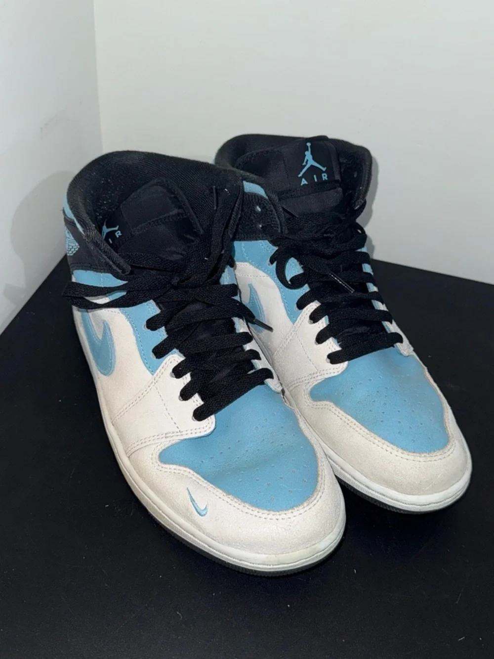 Jordan Retro High Top Sneakers - Light Blue/White/Black
